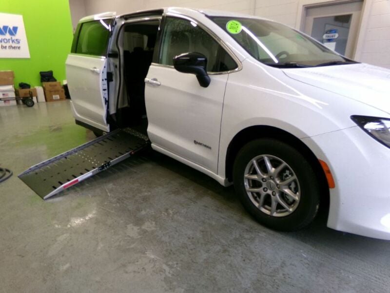 2024 Chrysler Voyager