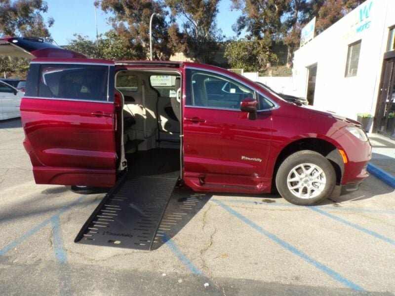 2022 Chrysler Voyager