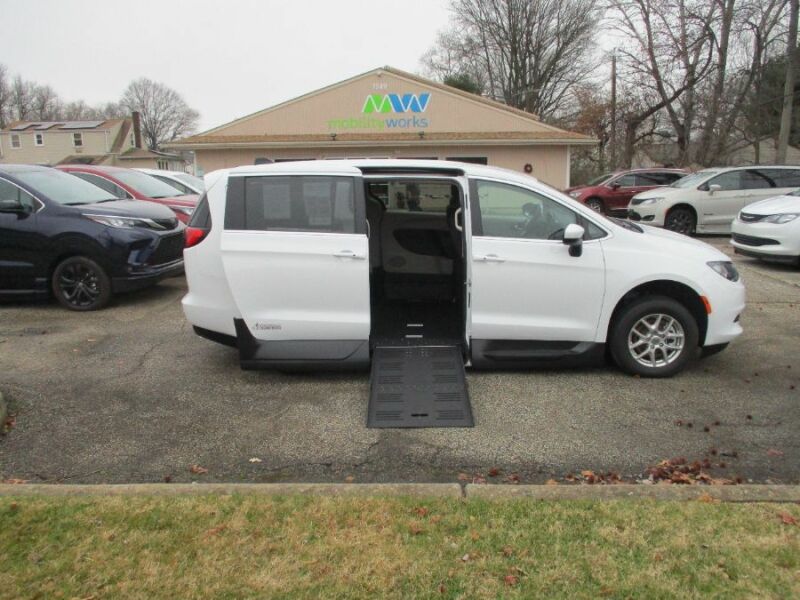2022 Chrysler Voyager
