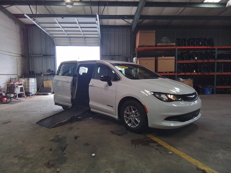 2025 Chrysler Voyager