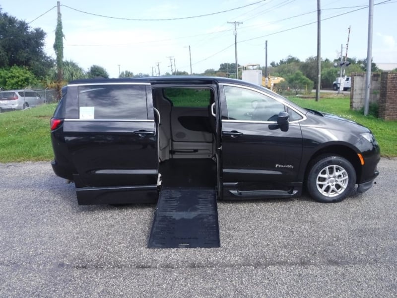 2023 Chrysler Voyager