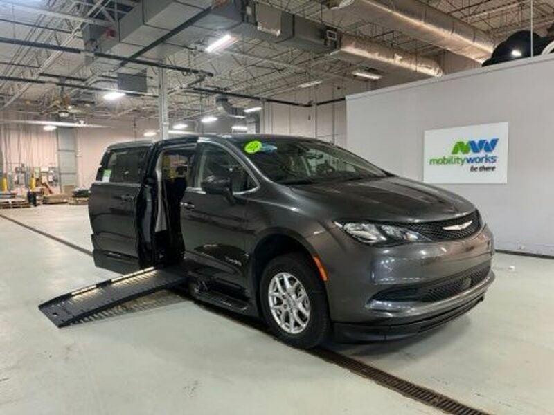 2023 Chrysler Voyager