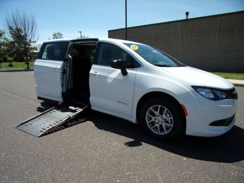 2024 Chrysler Voyager