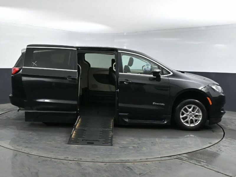 2023 Chrysler Voyager