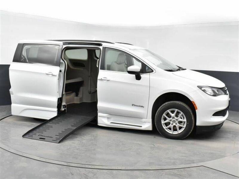 2021 Chrysler Voyager