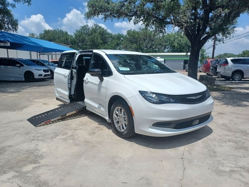 2025 Chrysler Voyager