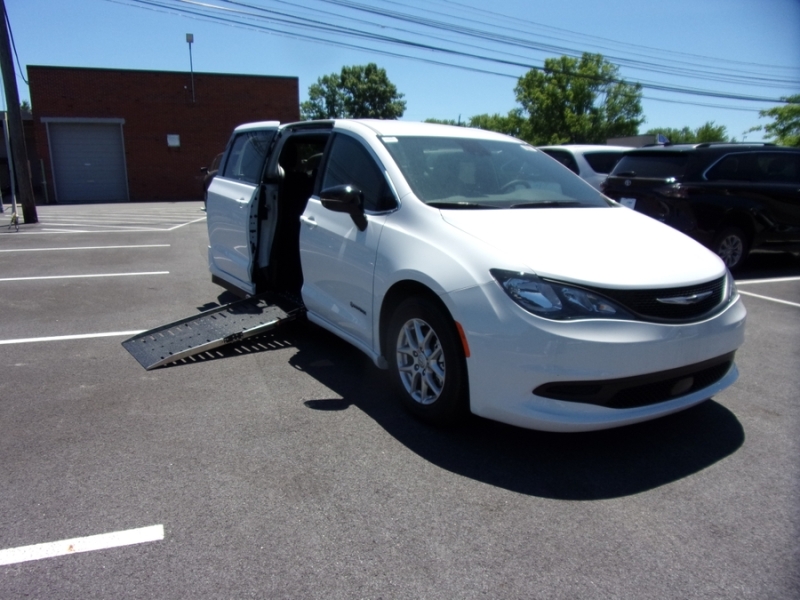 2025 Chrysler Voyager