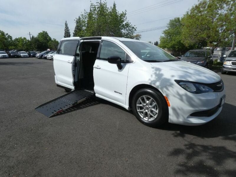 2024 Chrysler Voyager