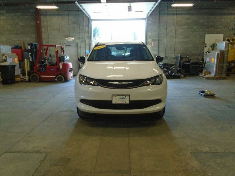 2024 Chrysler Voyager