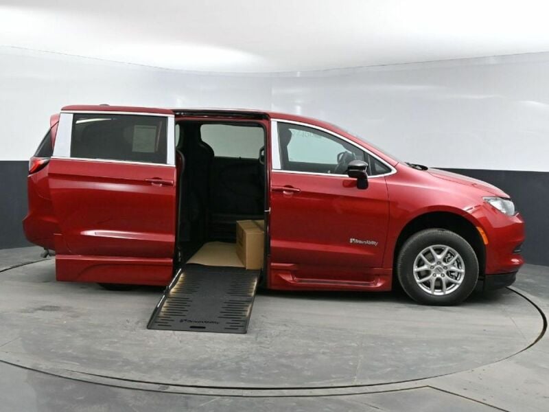 2025 Chrysler Voyager