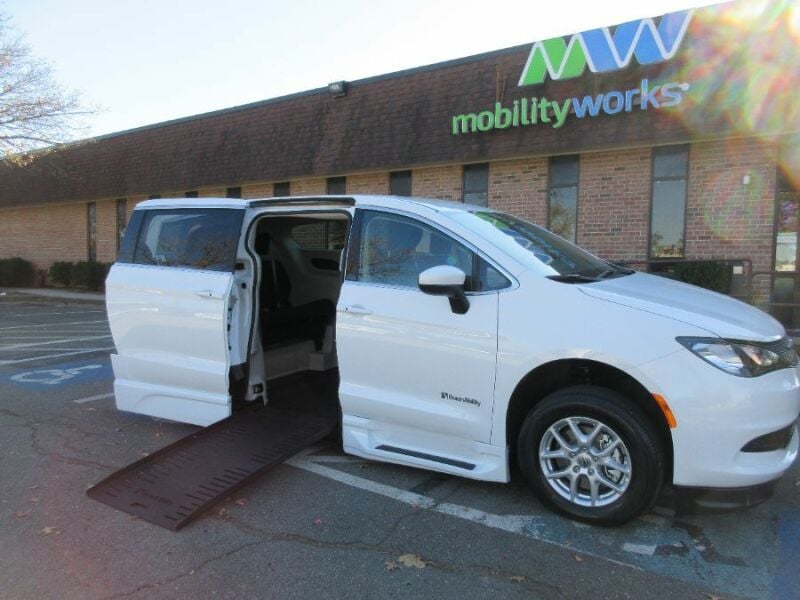 2022 Chrysler Voyager
