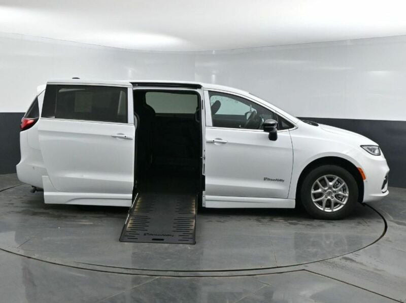 2025 Chrysler Pacifica
