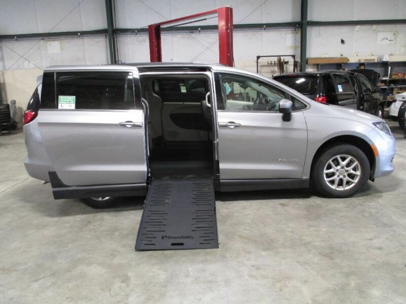 2020 Chrysler Voyager