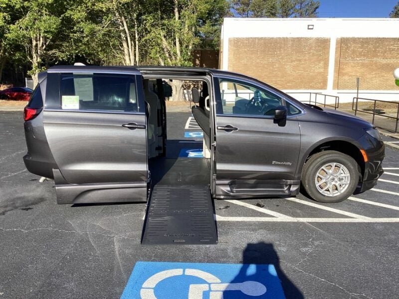 2022 Chrysler Voyager