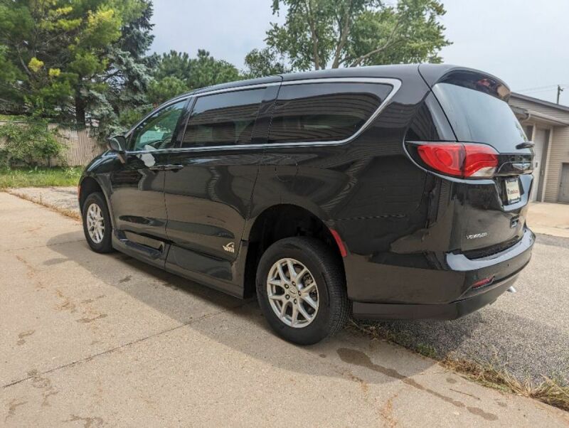 2022 Chrysler Voyager