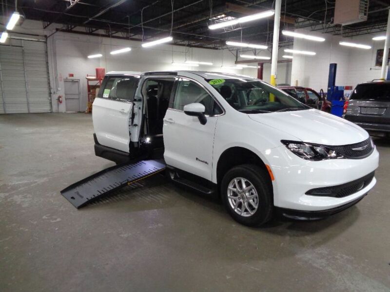 2023 Chrysler Voyager