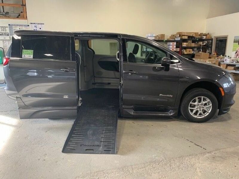 2022 Chrysler Voyager