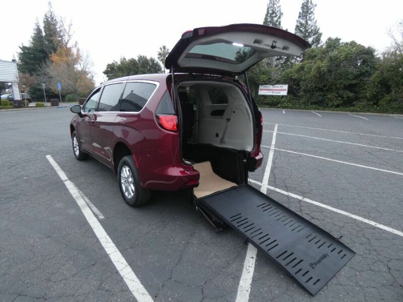 2022 Chrysler Voyager