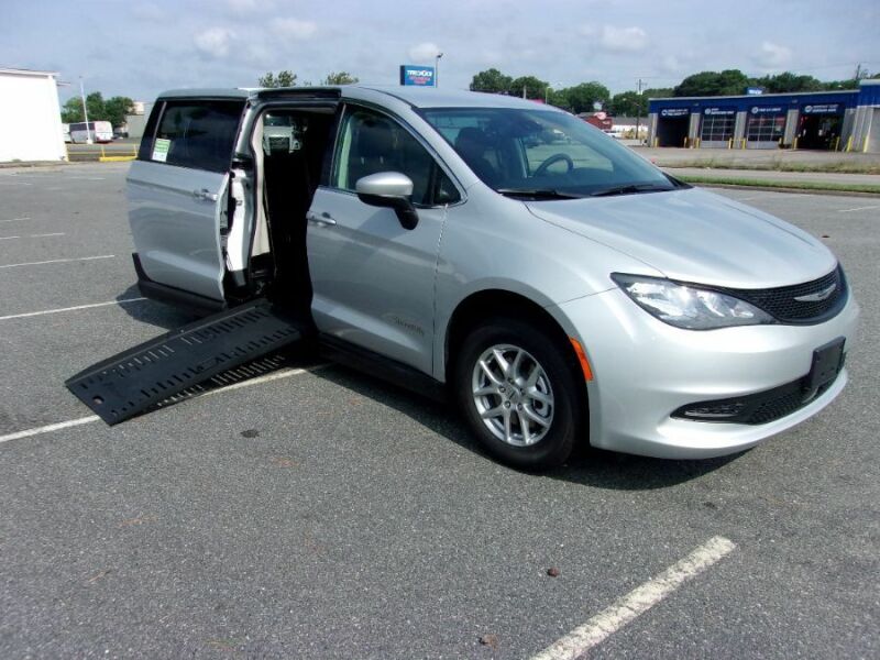 2022 Chrysler Voyager