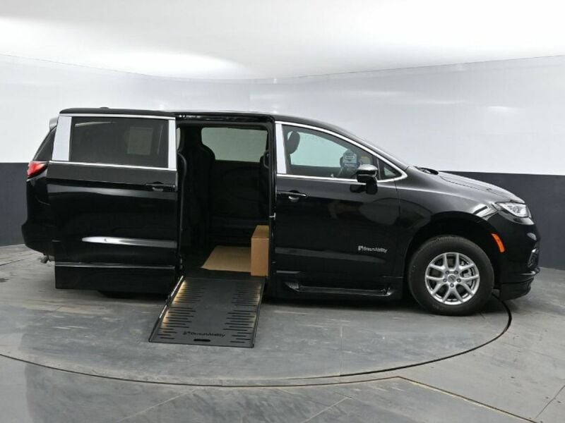 2025 Chrysler Pacifica