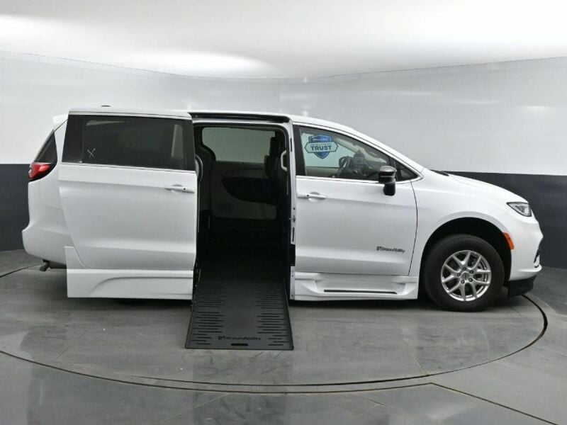 2024 Chrysler Pacifica