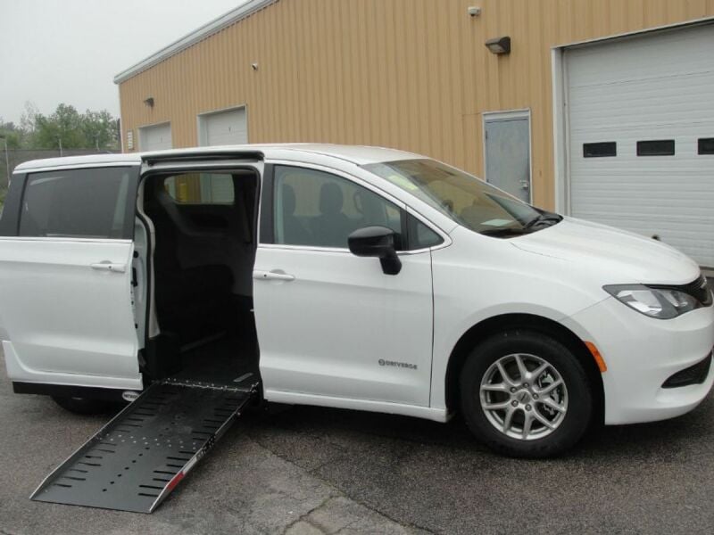 2024 Chrysler Voyager