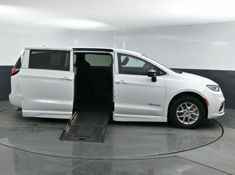 2025 Chrysler Pacifica