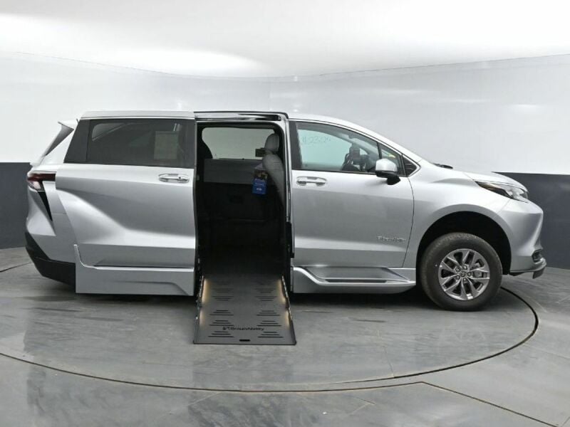2025 Toyota Sienna