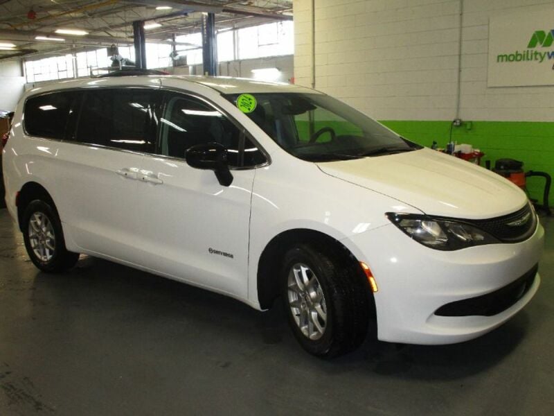 2024 Chrysler Voyager
