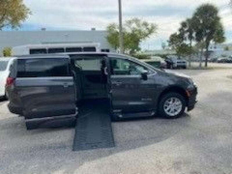 2022 Chrysler Voyager