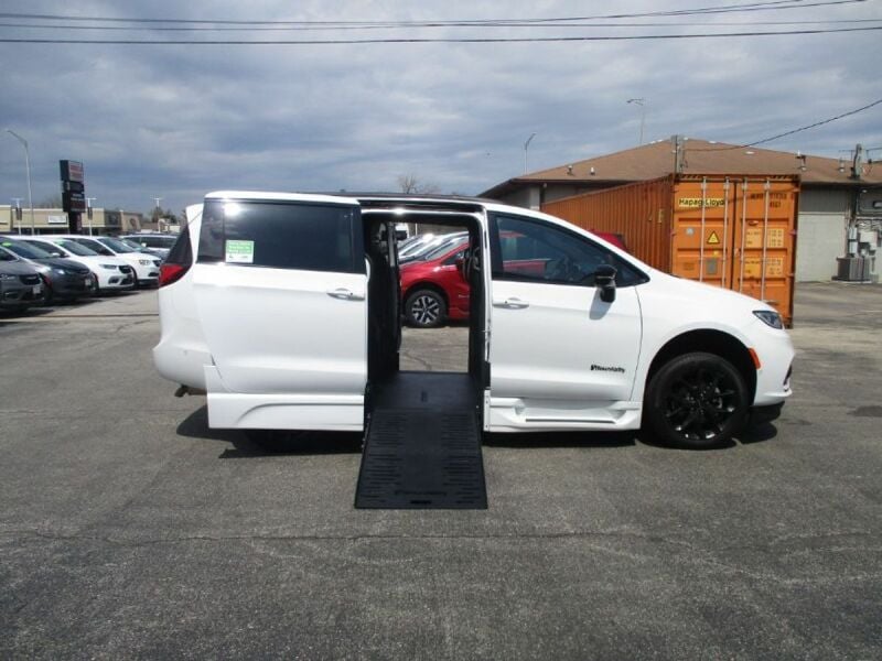 2024 Chrysler Pacifica