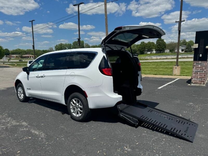 2025 Chrysler Voyager