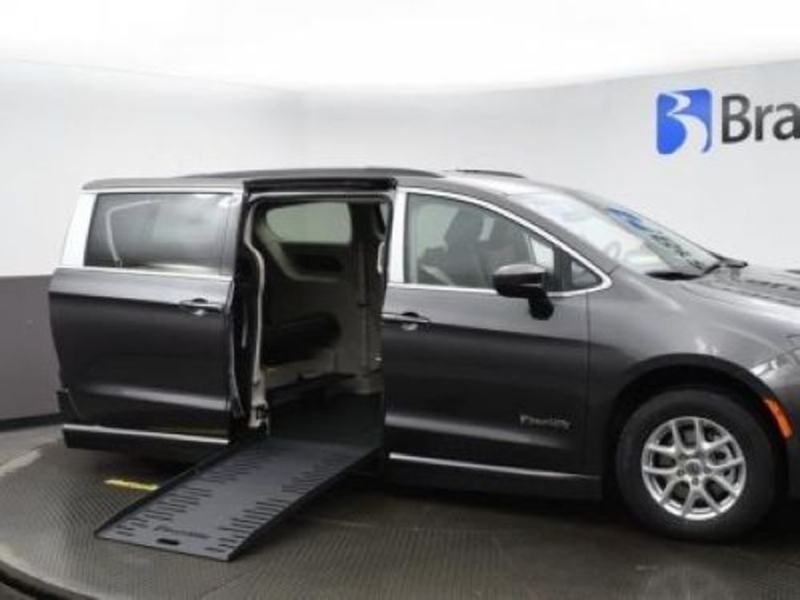 2021 Chrysler Voyager