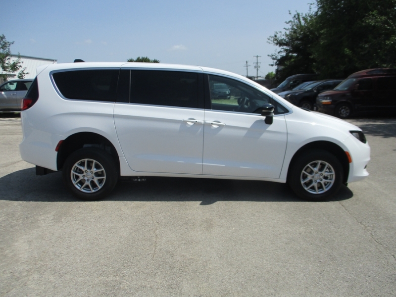 2026 Chrysler Voyager