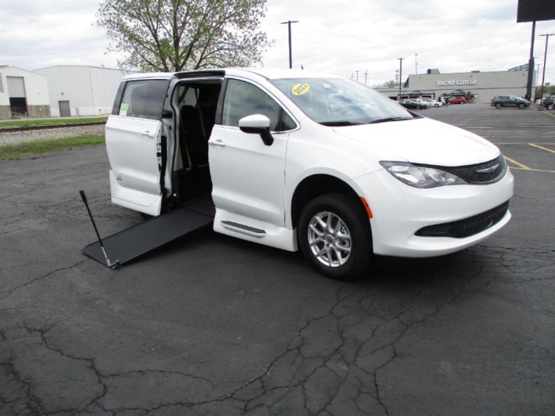 2022 Chrysler Voyager