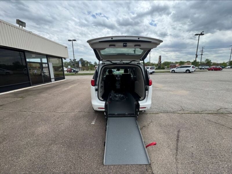 2023 Chrysler Voyager