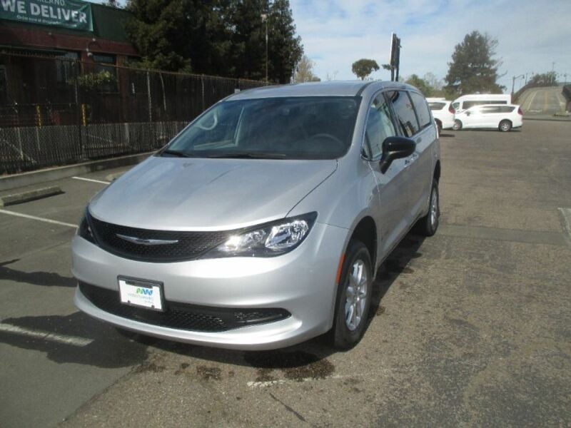 2024 Chrysler Voyager