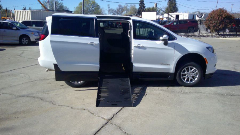 2022 Chrysler Voyager
