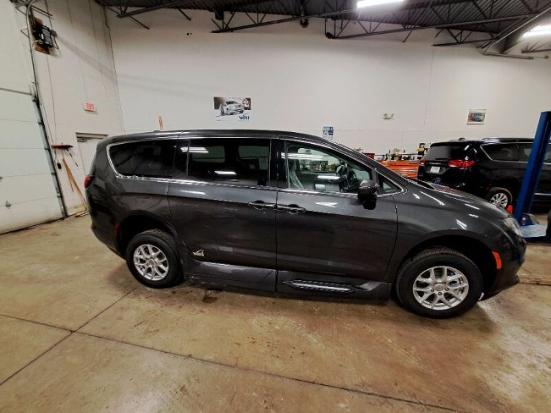 2022 Chrysler Voyager