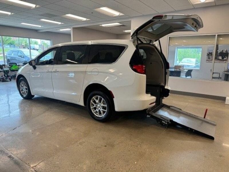 2024 Chrysler Voyager