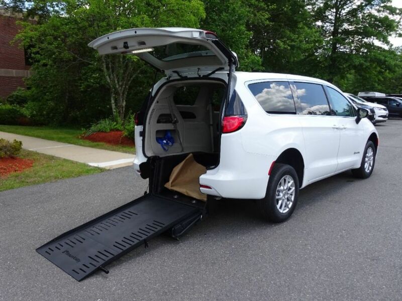 2023 Chrysler Voyager