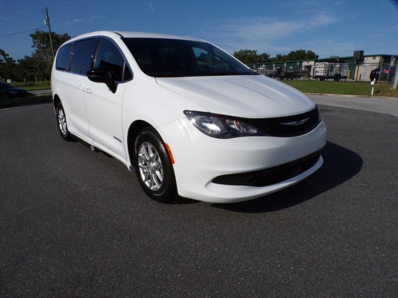 2025 Chrysler Voyager