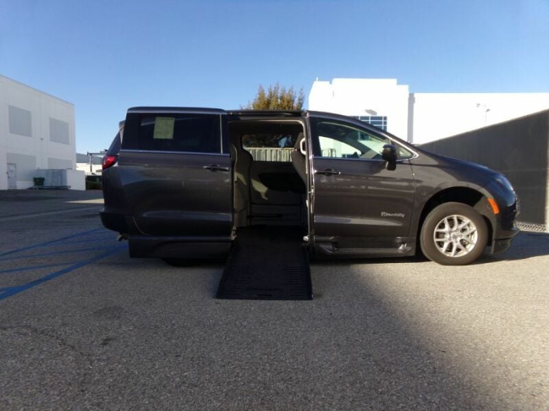 2022 Chrysler Voyager