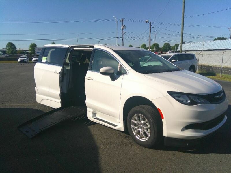 2023 Chrysler Voyager