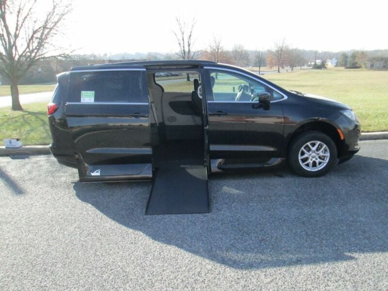 2020 Chrysler Voyager