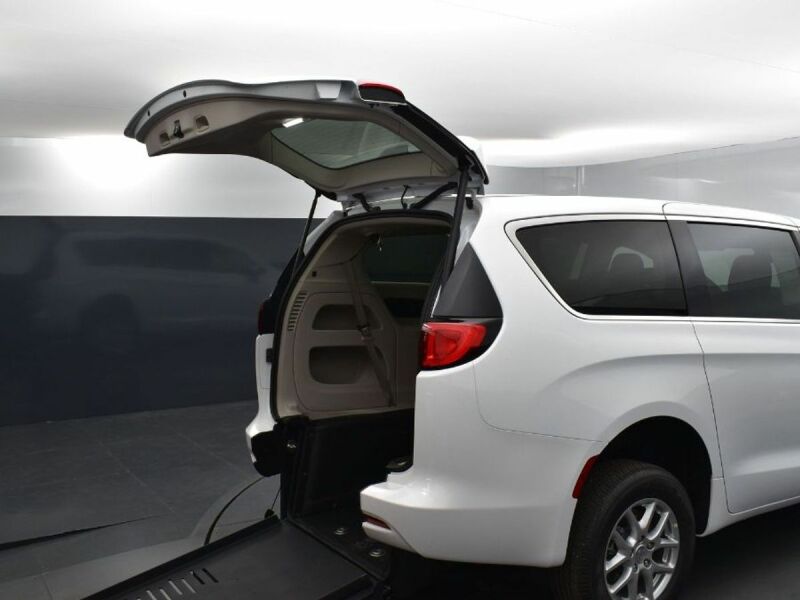 2023 Chrysler Voyager