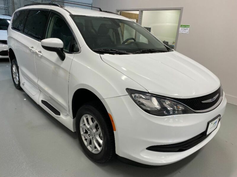 2020 Chrysler Voyager