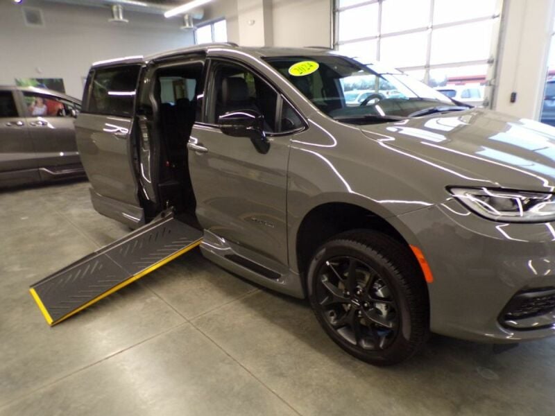 2024 Chrysler Pacifica