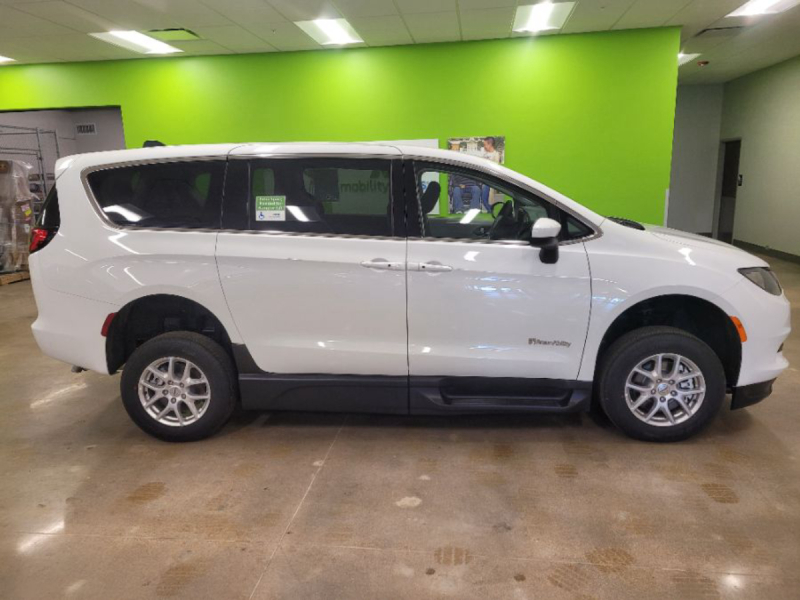 2022 Chrysler Voyager