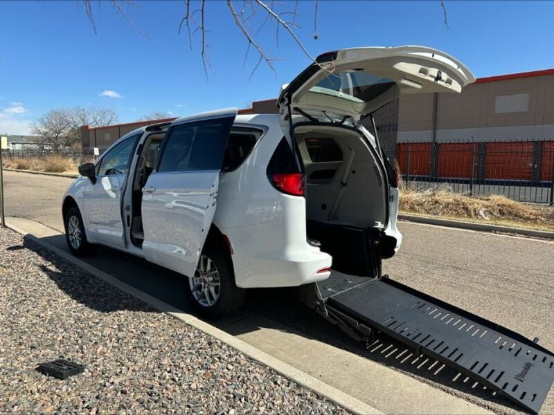 2025 Chrysler Voyager